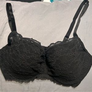 Black Lace Victorias Secret size 34D EUC